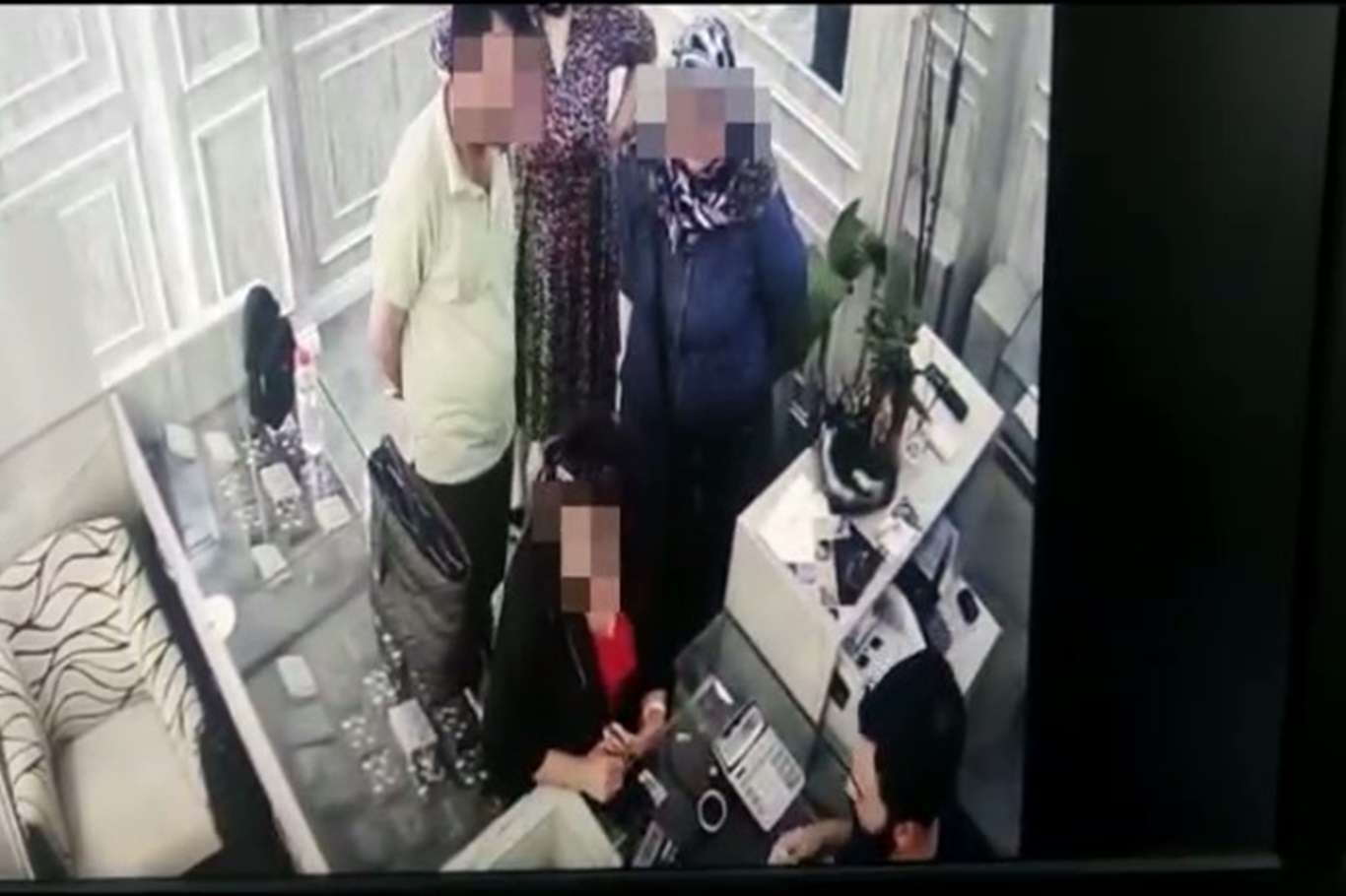 Diyarbakır'da kuyumcuları dolandıran 6 şüpheli tutuklandı Diyarbakır'da kuyumcuları dolandıran 6 şüpheli tutuklandı